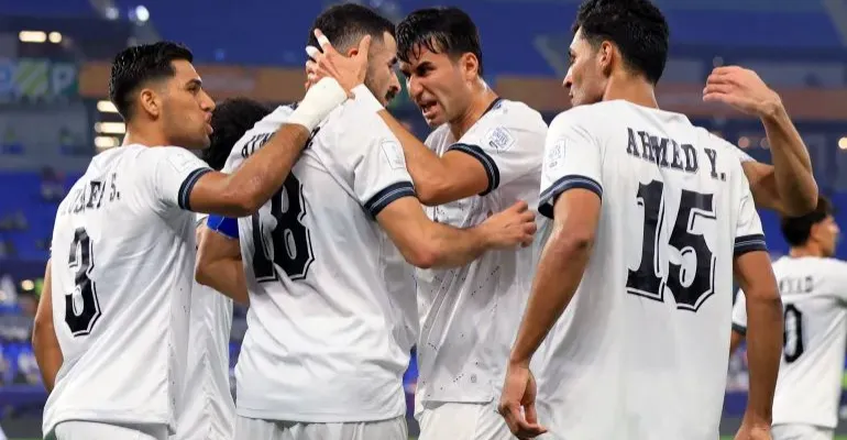 العراق يفتتح مشواره في كأس العرب بفوز مثير على البحرين بنتيجة 2-1