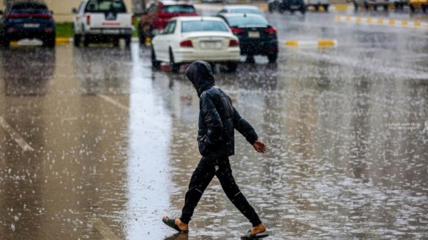 توقعات الطقس: منخفض جوي يحمل الأمطار والغبار لعدة مناطق في البلاد